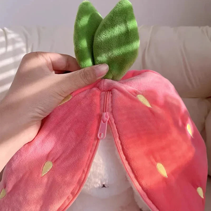 peluche lapin caché fraise