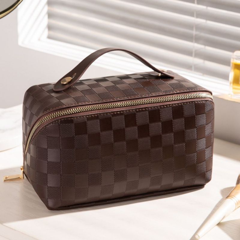 trousse de toilette design marron