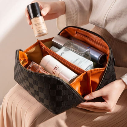 trousse de toilette design spacieuse