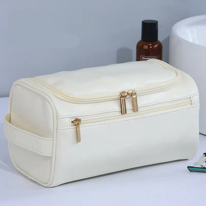 trousse de toilette blanche