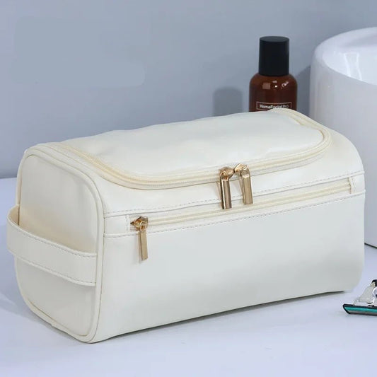 trousse de toilette blanche